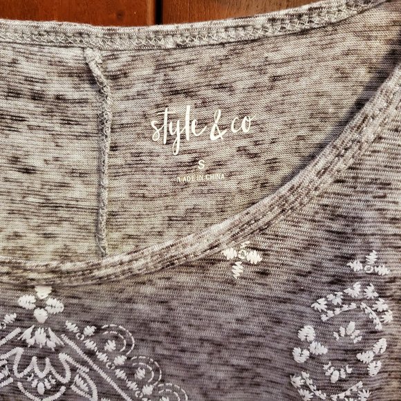 Grey Tee Shirt w Hamsa Design & Cap Sleeves - S - Like New - Style & Co - Picture 2 of 4